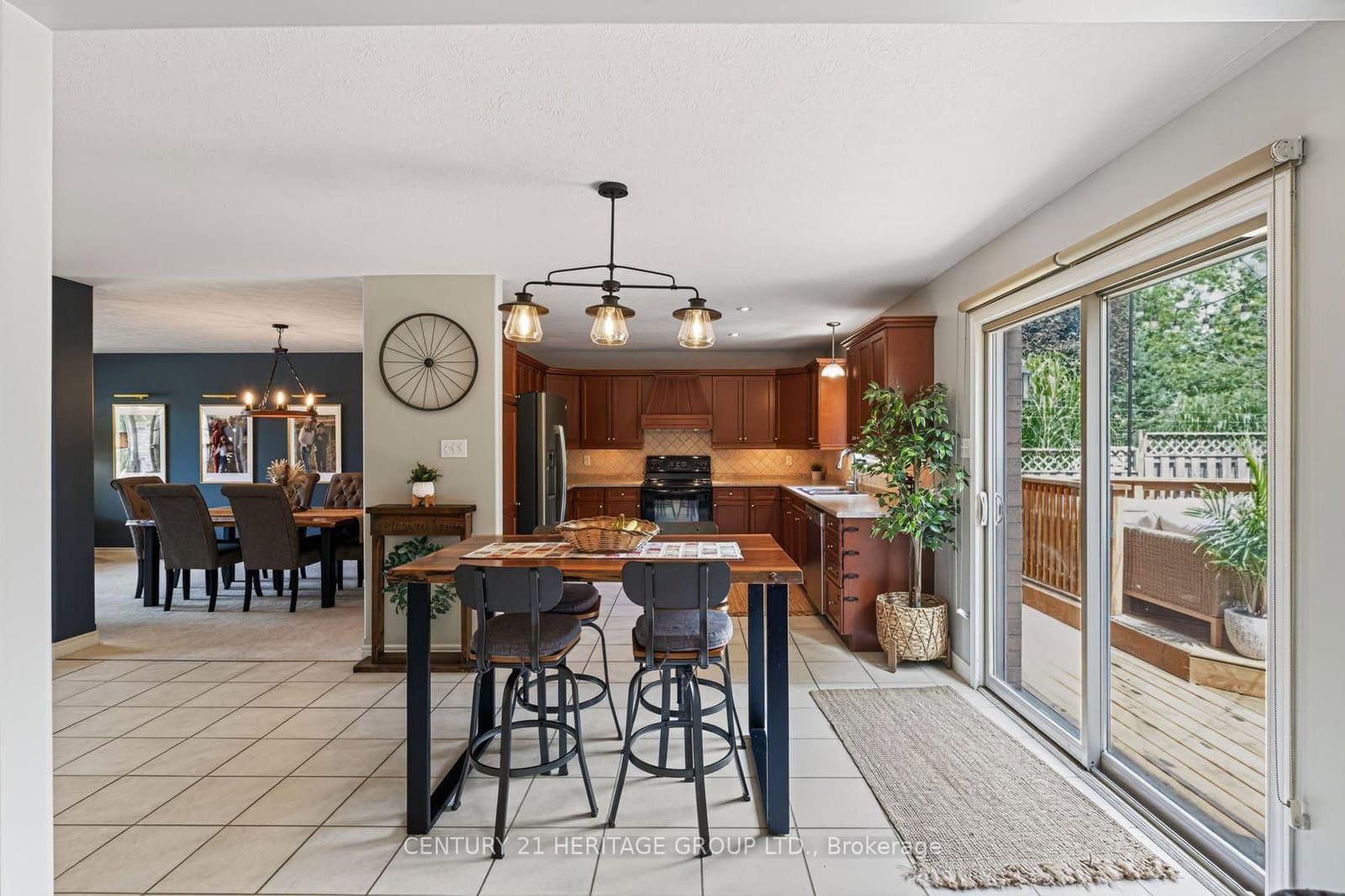 224 Dundas Street W thumbnail 16