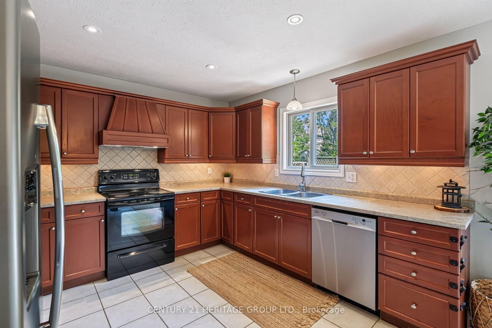 224 Dundas Street W thumbnail 18