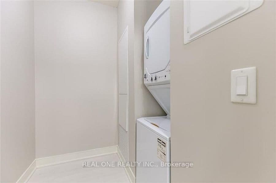 150 Main Street W, Unit 512 thumbnail 15