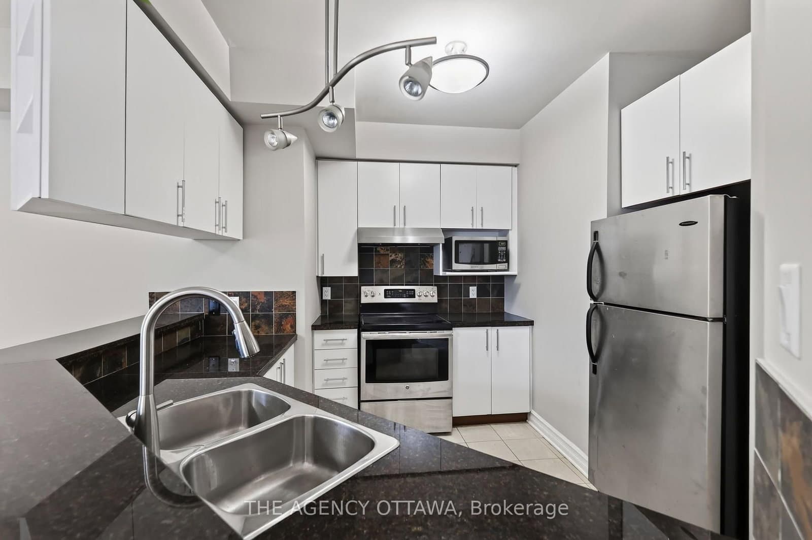 711 Churchill Avenue N, Unit 203 thumbnail 18
