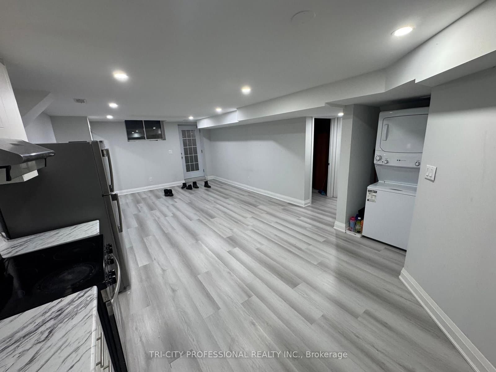 13 Riley Avenue E thumbnail 2