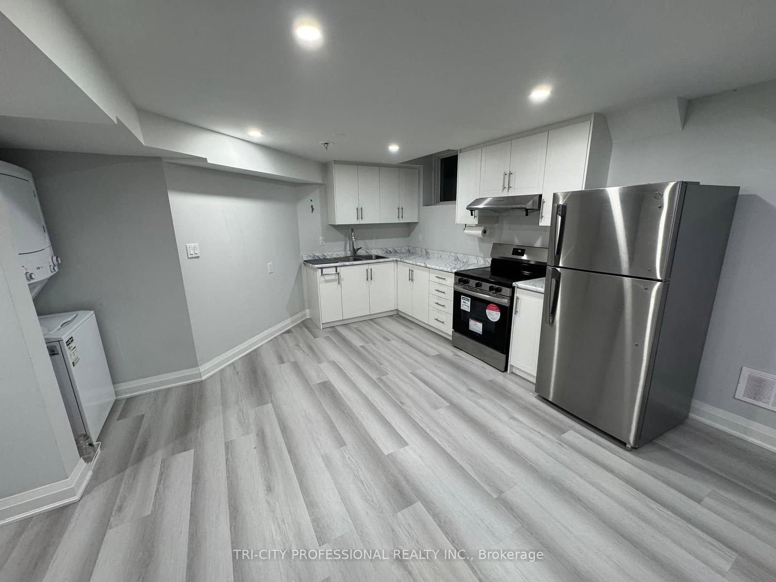 13 Riley Avenue E thumbnail 3
