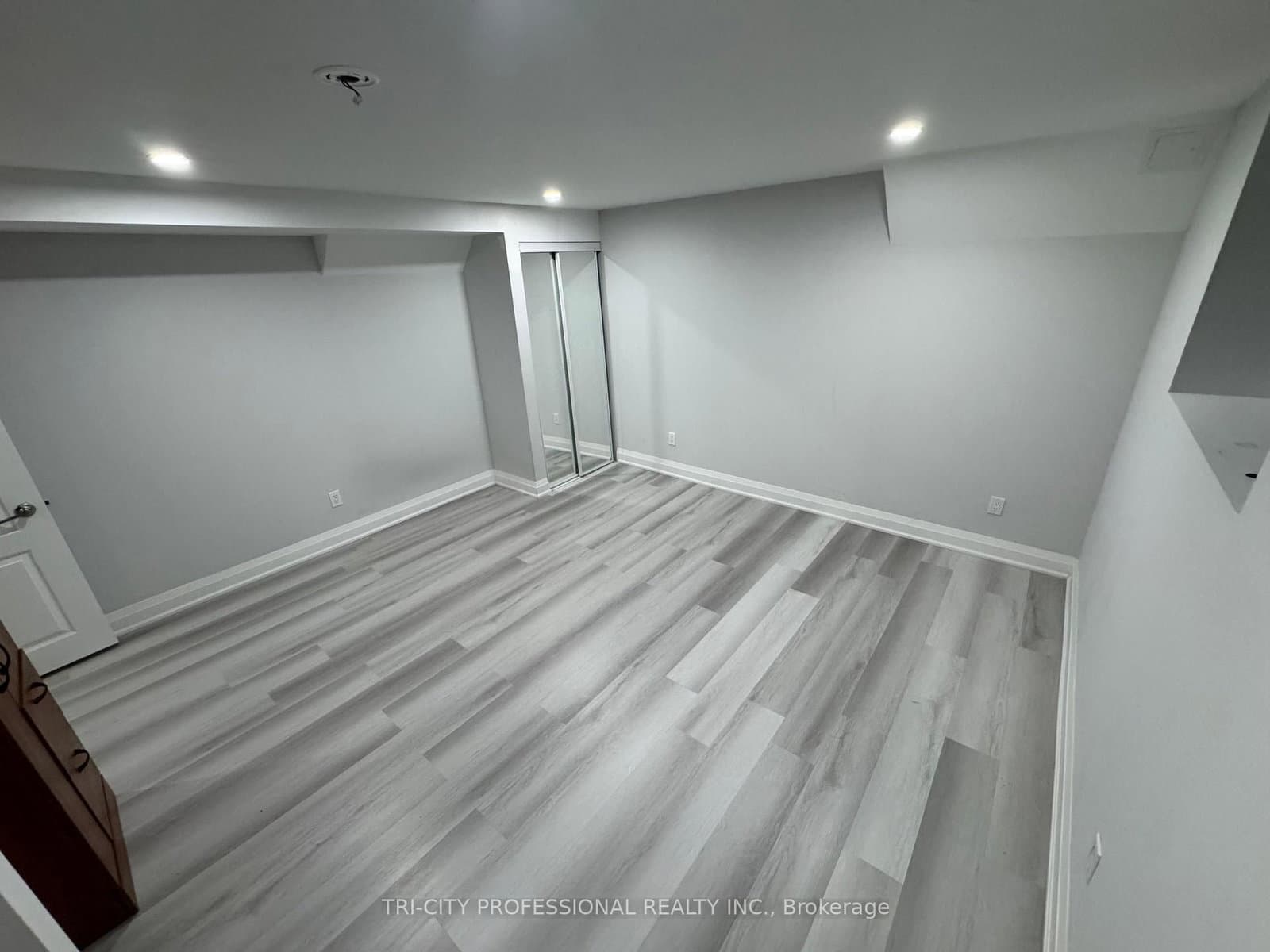 13 Riley Avenue E thumbnail 6