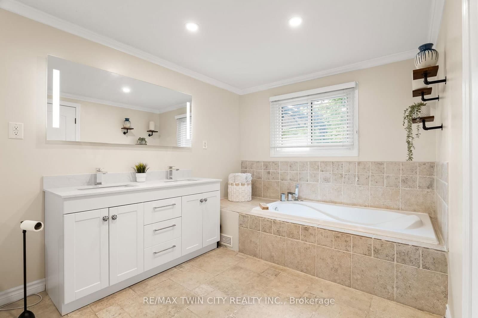 21 Golden Meadow Crescent thumbnail 20