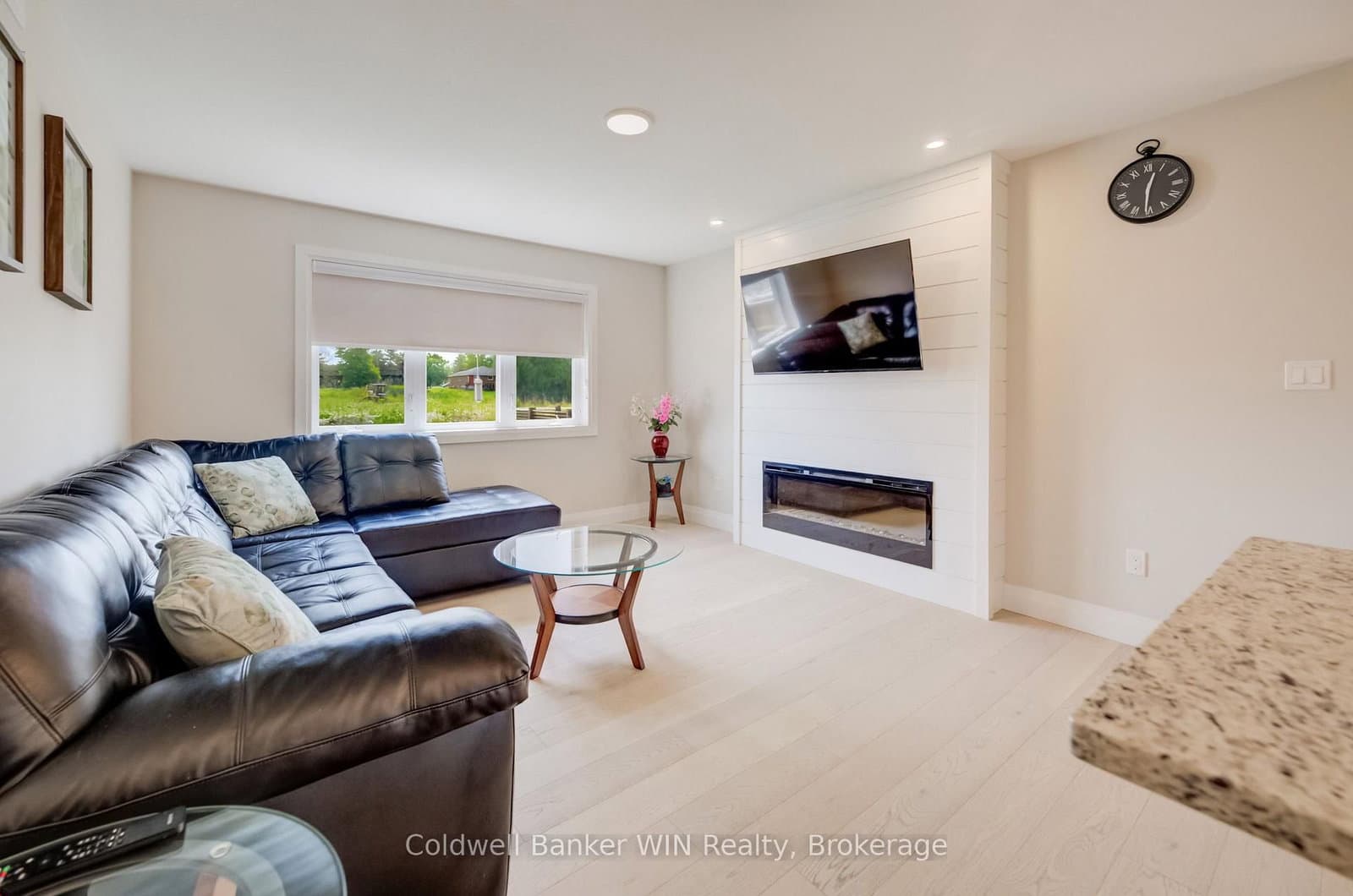 430 Wellington Street E thumbnail 10