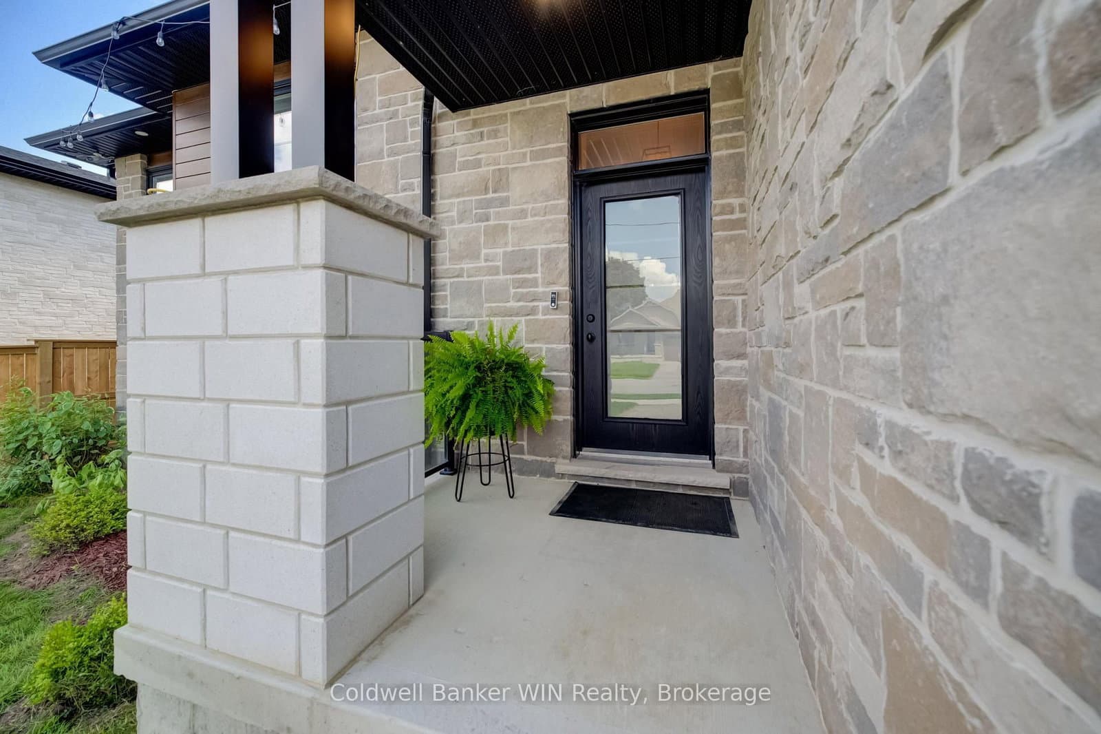 430 Wellington Street E thumbnail 2