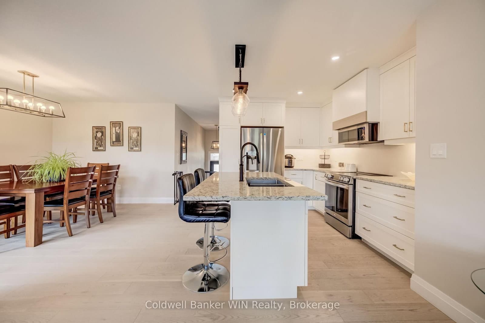 430 Wellington Street E thumbnail 3
