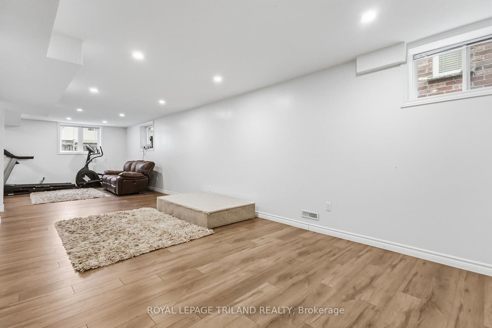 860 Kettleridge Street thumbnail 32