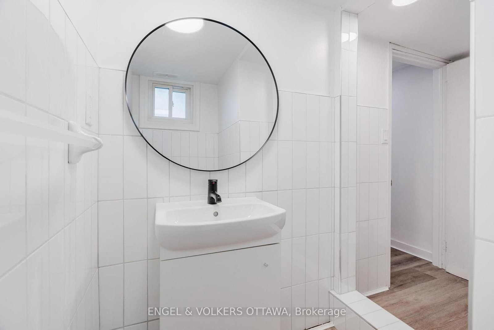 896 Pinewood Crescent, Unit 3 thumbnail 12