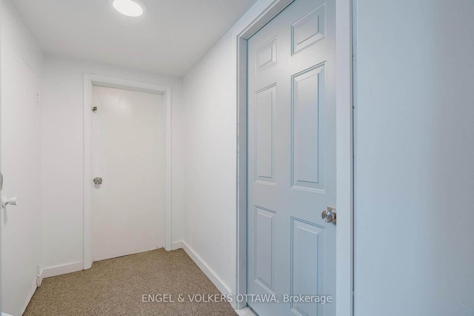 896 Pinewood Crescent, Unit 3 thumbnail 26