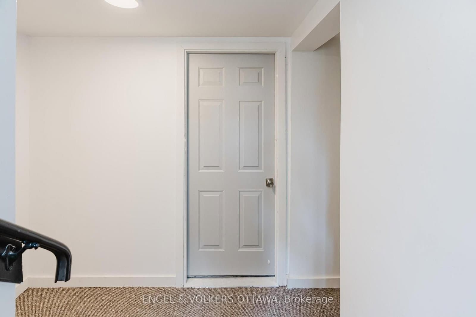 896 Pinewood Crescent, Unit 3 thumbnail 5