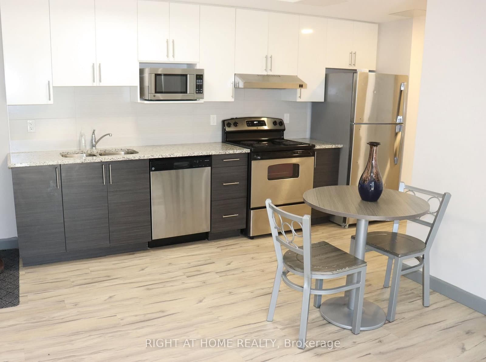 258B Sunview Street, Unit 215 thumbnail 6
