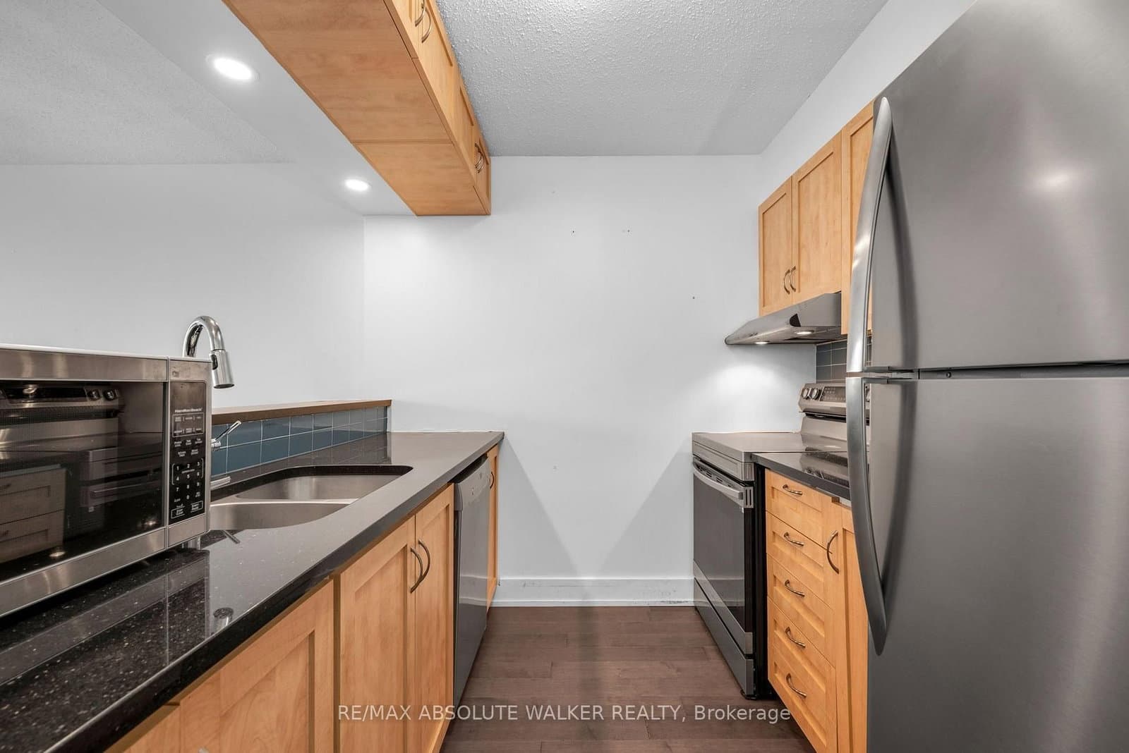 154 Nelson Street, Unit 902 thumbnail 3