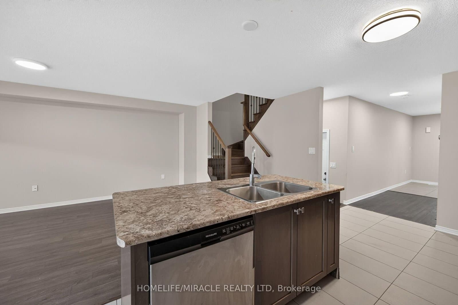 82 Scarletwood Street thumbnail 17