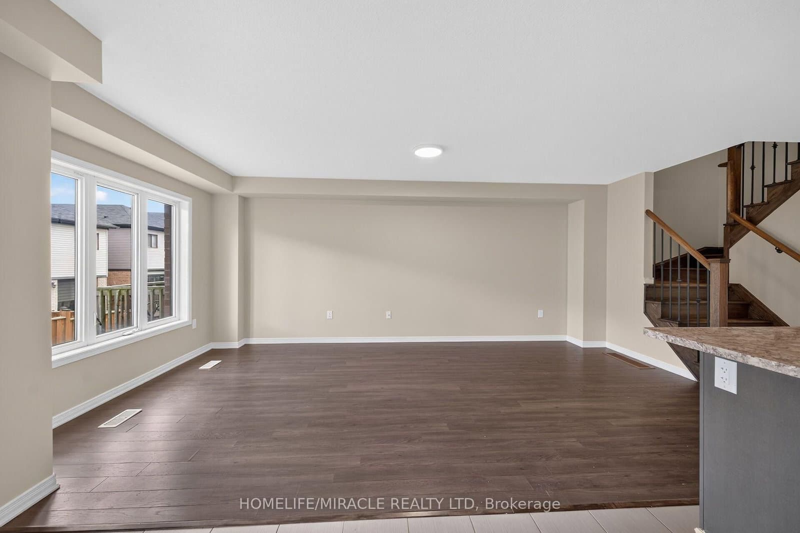 82 Scarletwood Street thumbnail 20