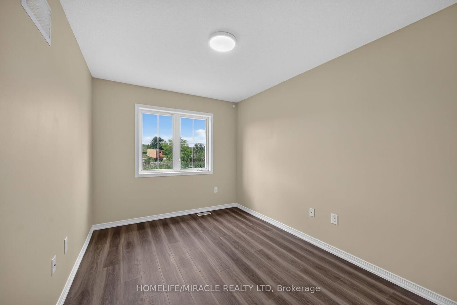 82 Scarletwood Street thumbnail 32
