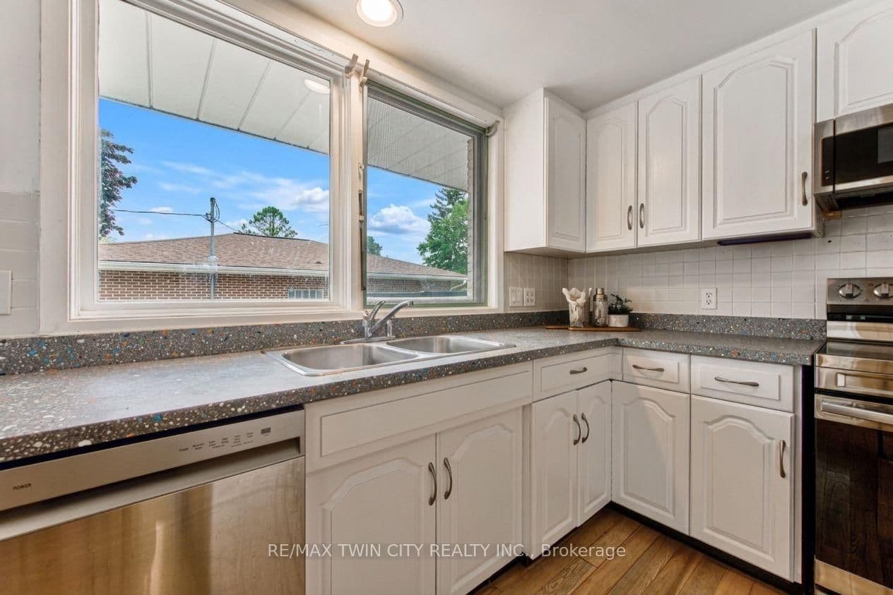 104 Springbank Crescent thumbnail 10