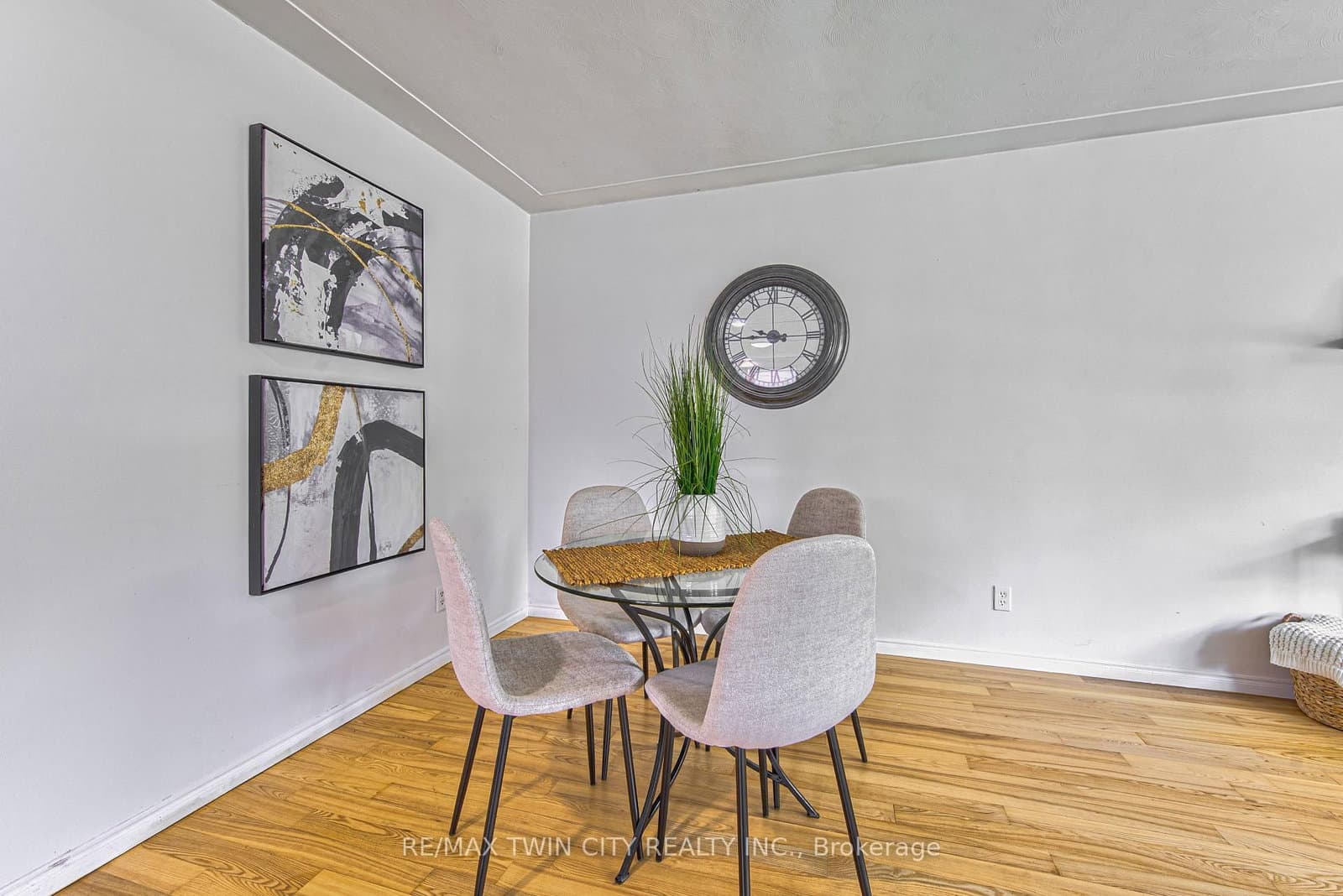 104 Springbank Crescent thumbnail 12