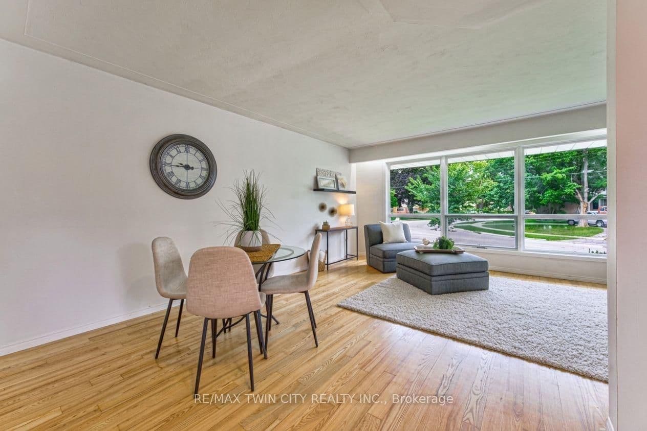 104 Springbank Crescent thumbnail 13