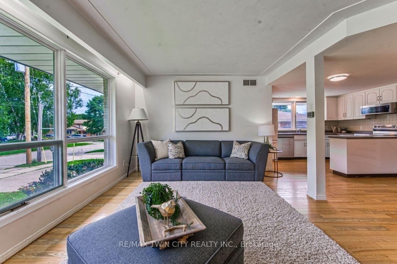 104 Springbank Crescent thumbnail 14