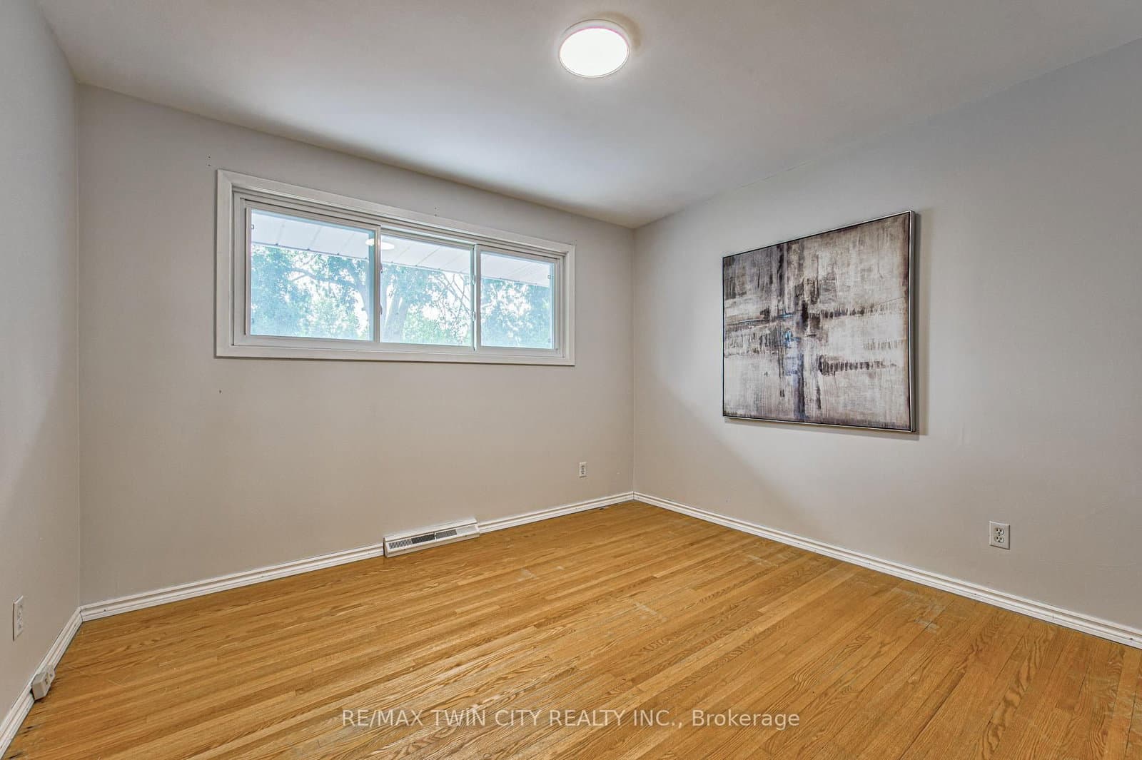 104 Springbank Crescent thumbnail 16