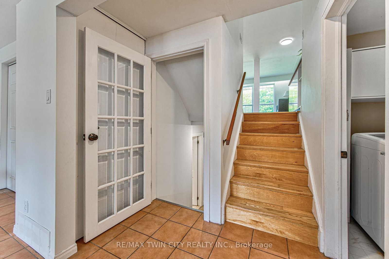 104 Springbank Crescent thumbnail 20