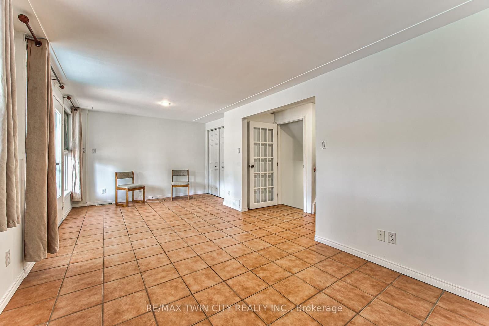 104 Springbank Crescent thumbnail 22