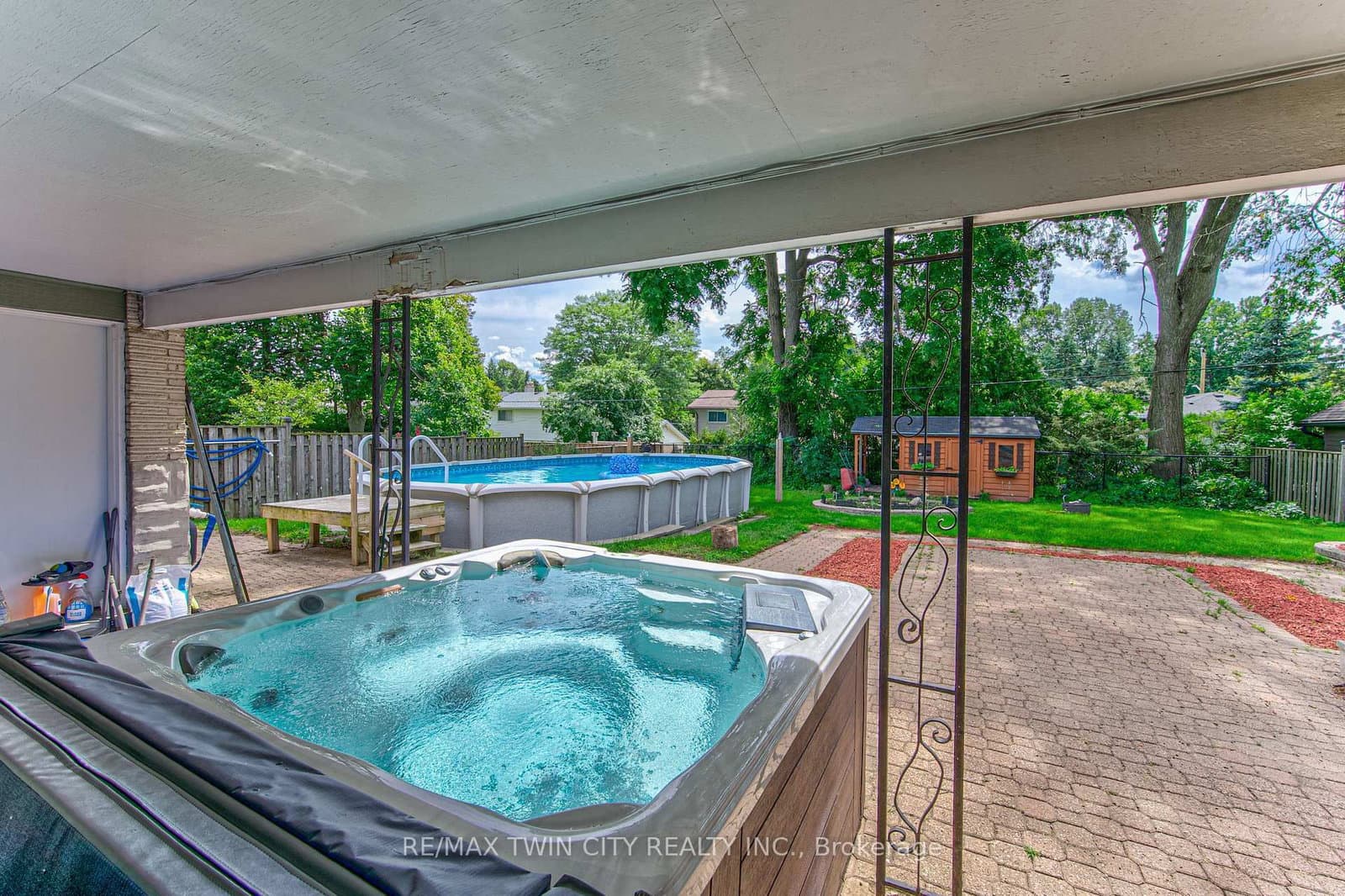 104 Springbank Crescent thumbnail 27