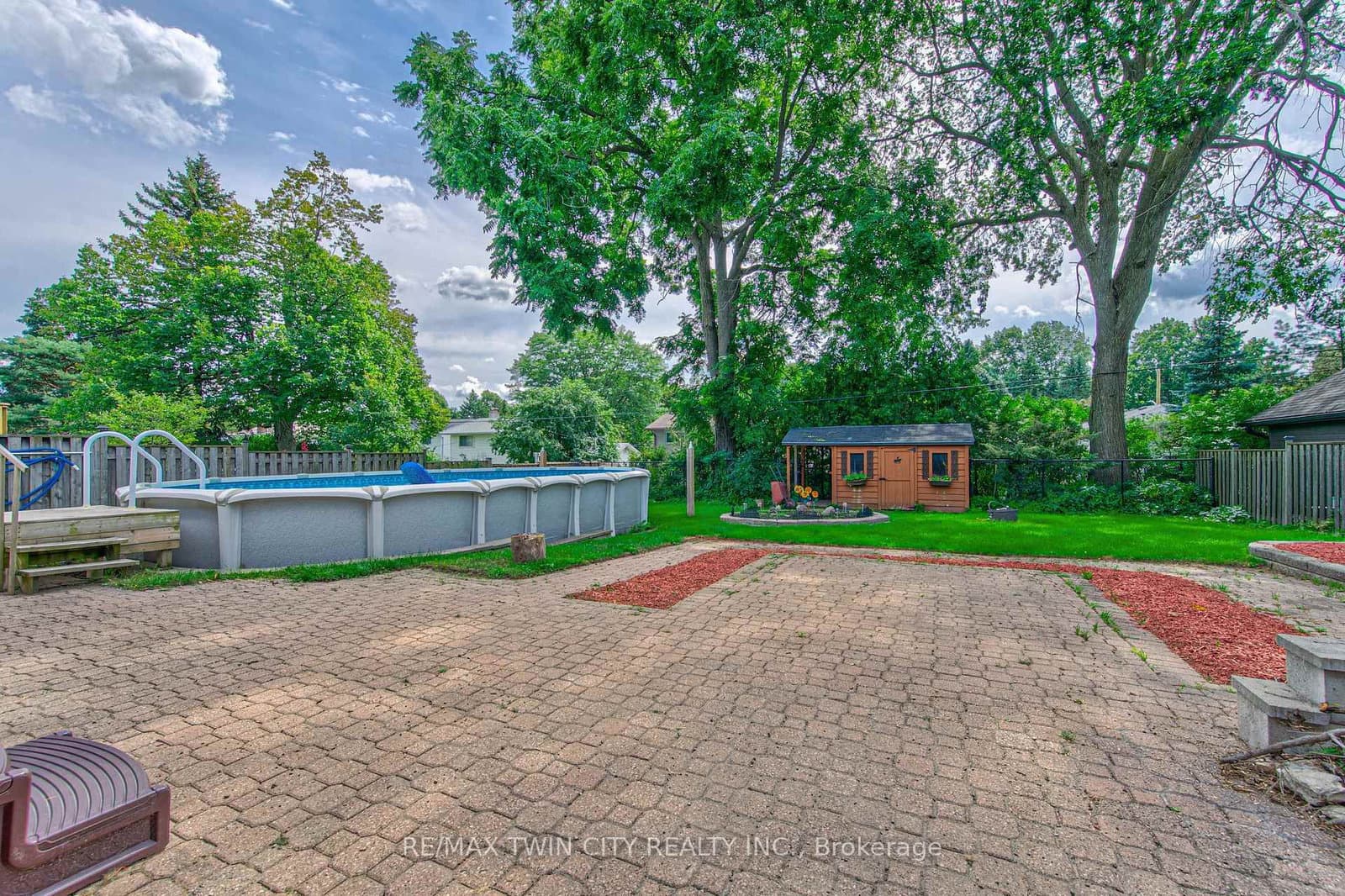 104 Springbank Crescent thumbnail 28