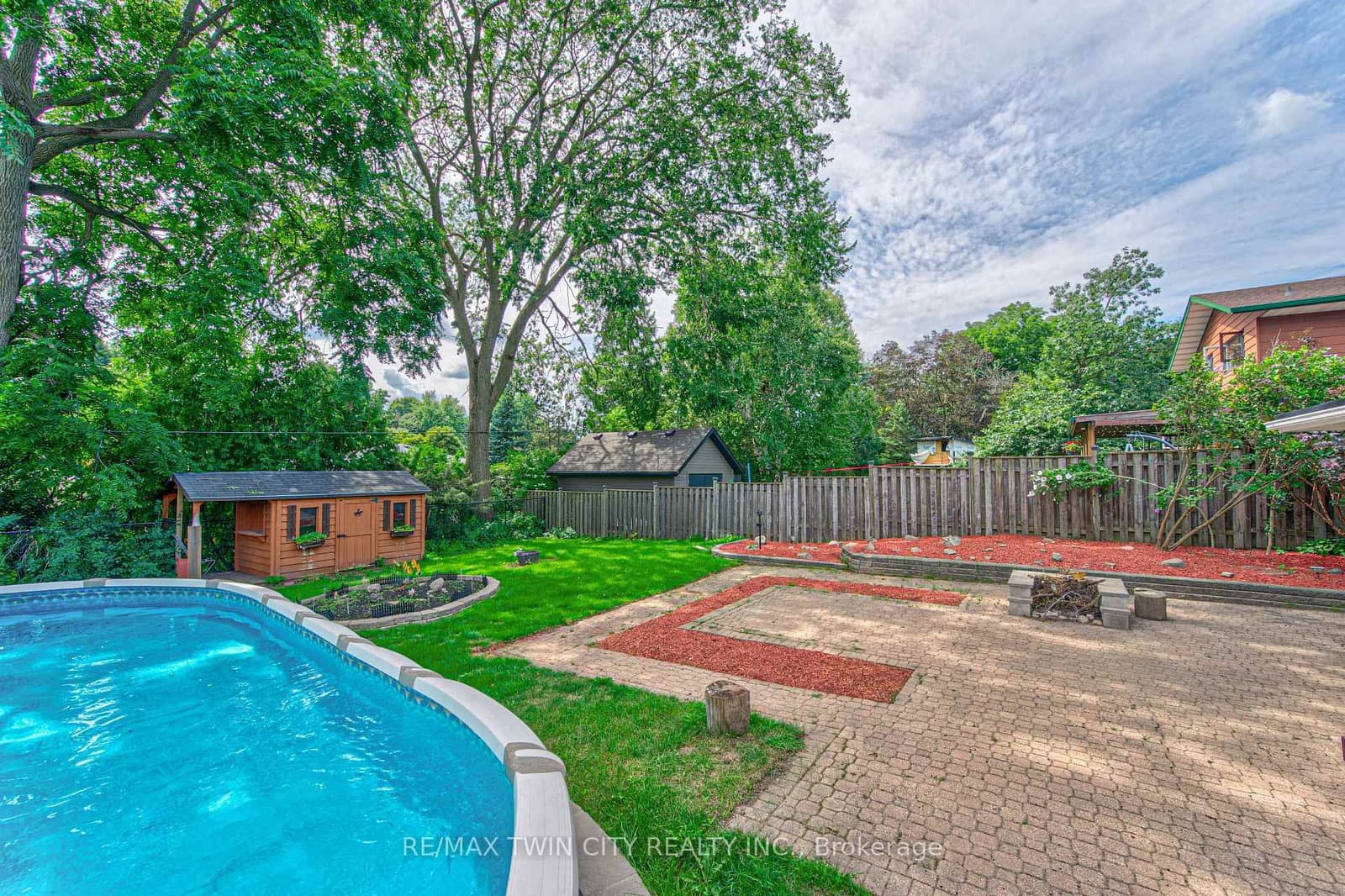 104 Springbank Crescent thumbnail 32