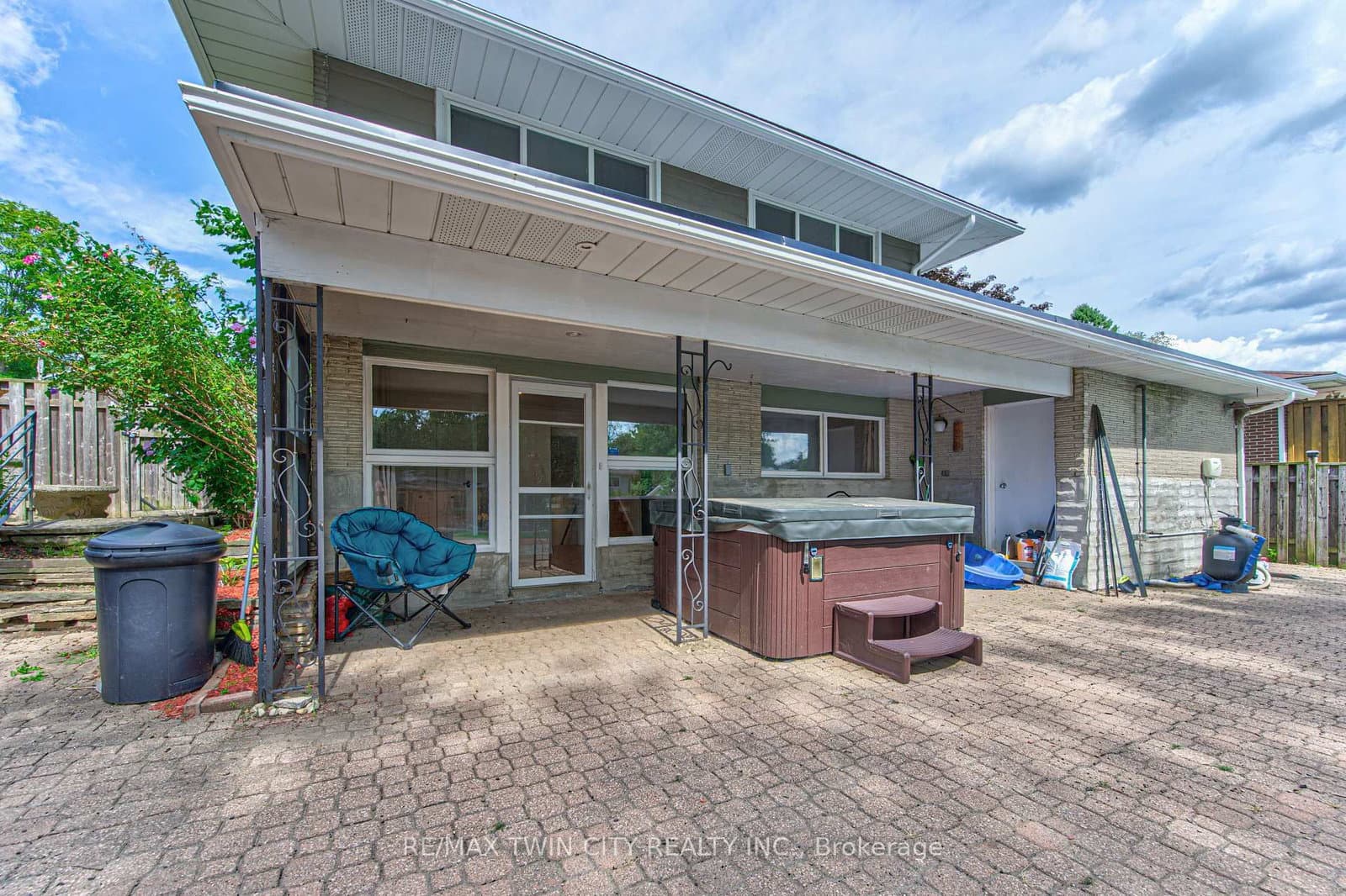 104 Springbank Crescent thumbnail 33