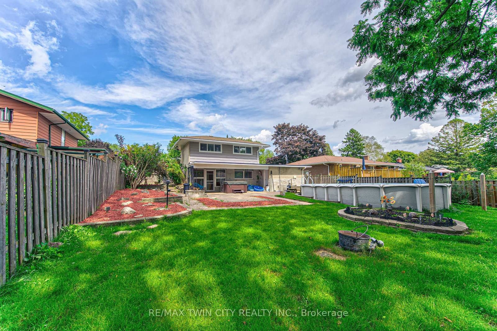104 Springbank Crescent thumbnail 34