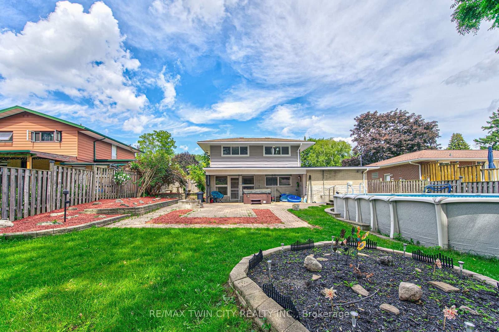 104 Springbank Crescent thumbnail 35