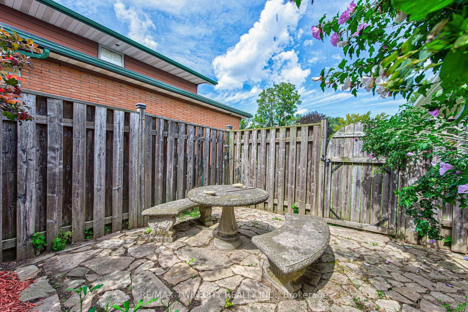 104 Springbank Crescent thumbnail 37