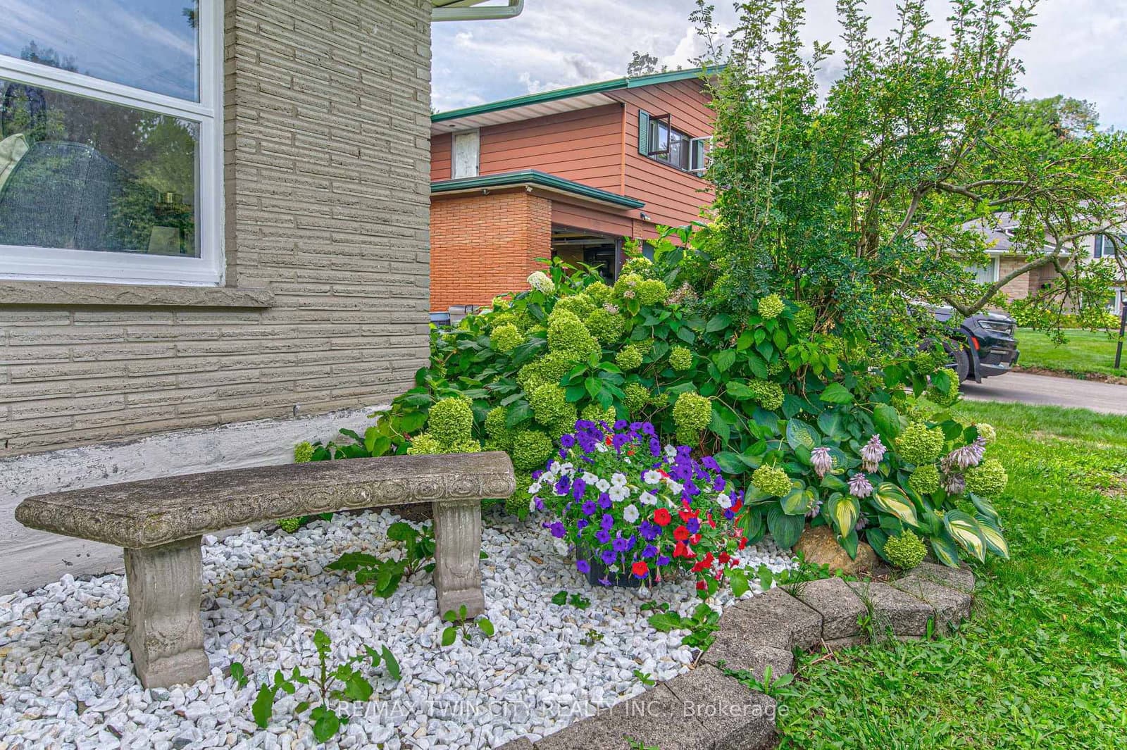104 Springbank Crescent thumbnail 5