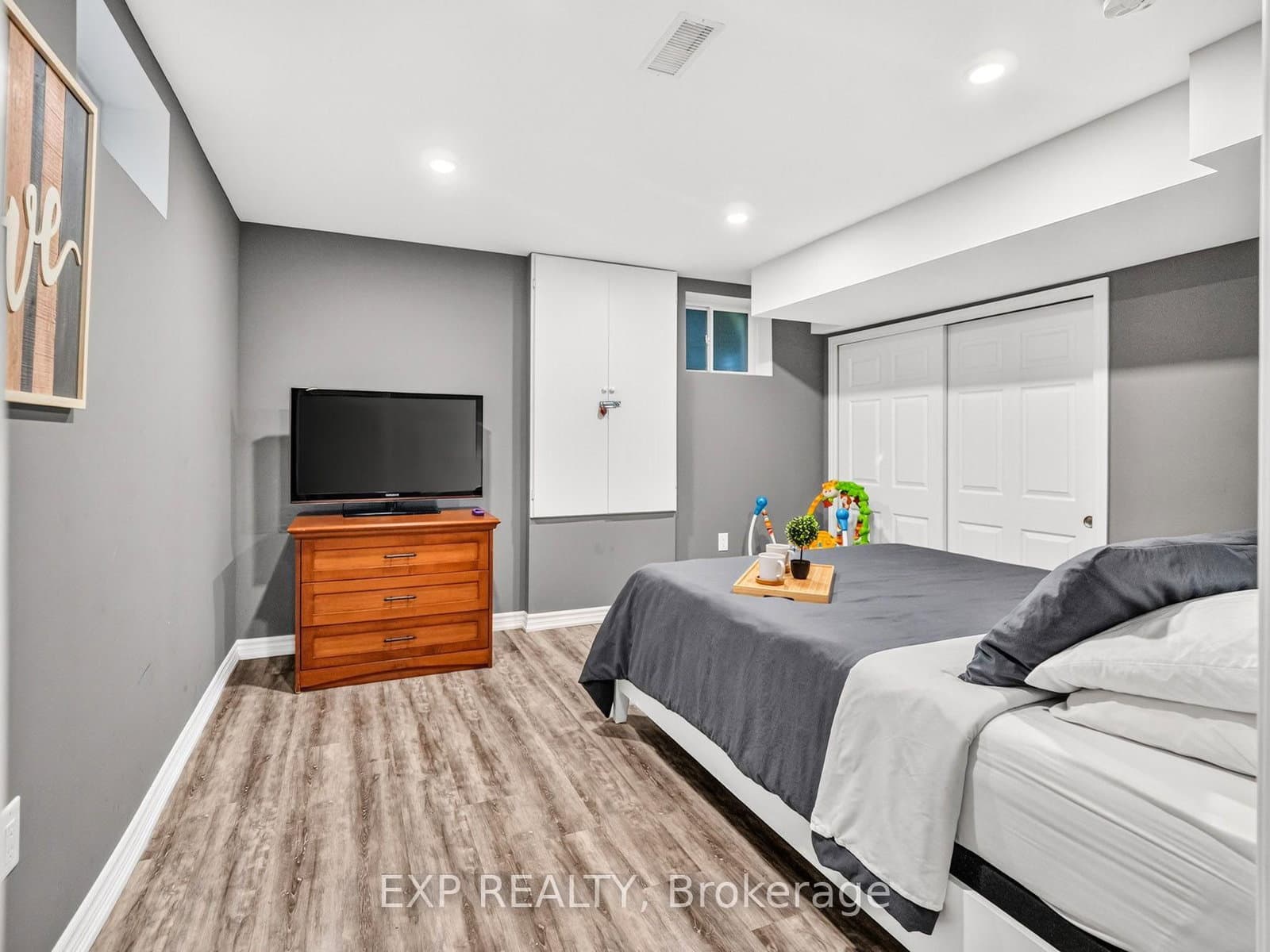 62 Esther Crescent thumbnail 36