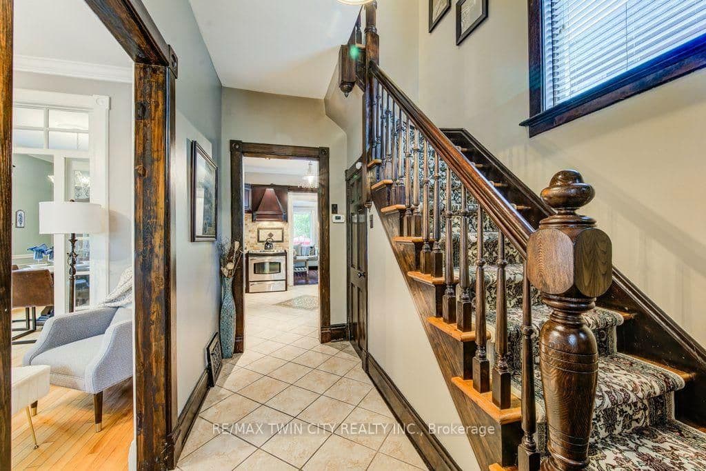 138 Water Street S thumbnail 9