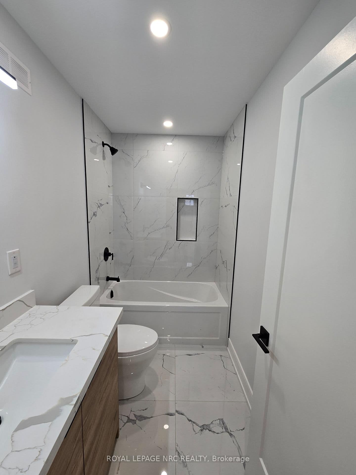 7394 Splendour Drive, Unit Lower thumbnail 9