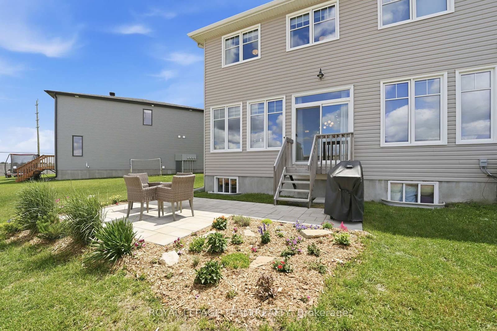 715 Maverick Crescent thumbnail 40