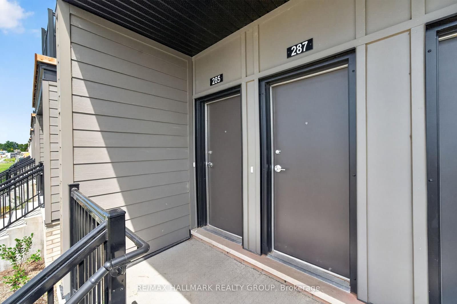 285 Lamarche Avenue thumbnail 4