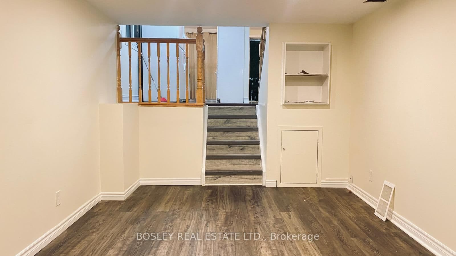 508 Pinetree Crescent thumbnail 2