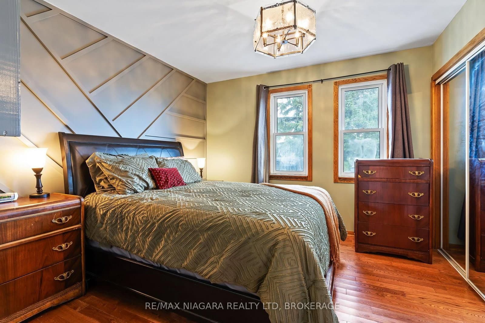 1470 KILLALY Street E thumbnail 13