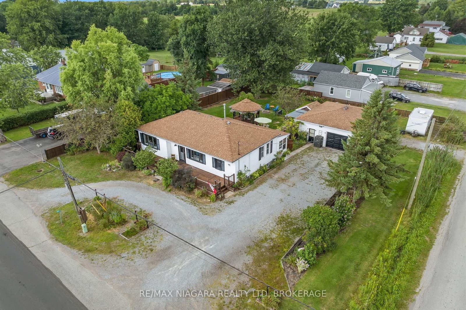 1470 KILLALY Street E thumbnail 2