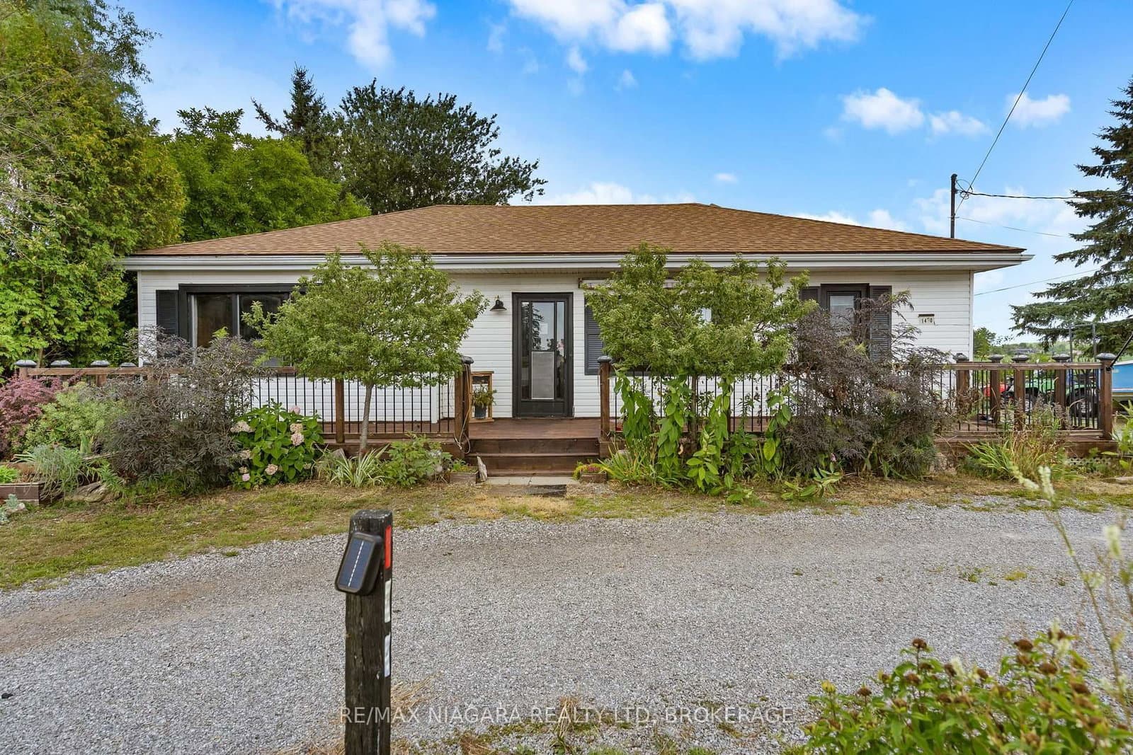 1470 KILLALY Street E thumbnail 3