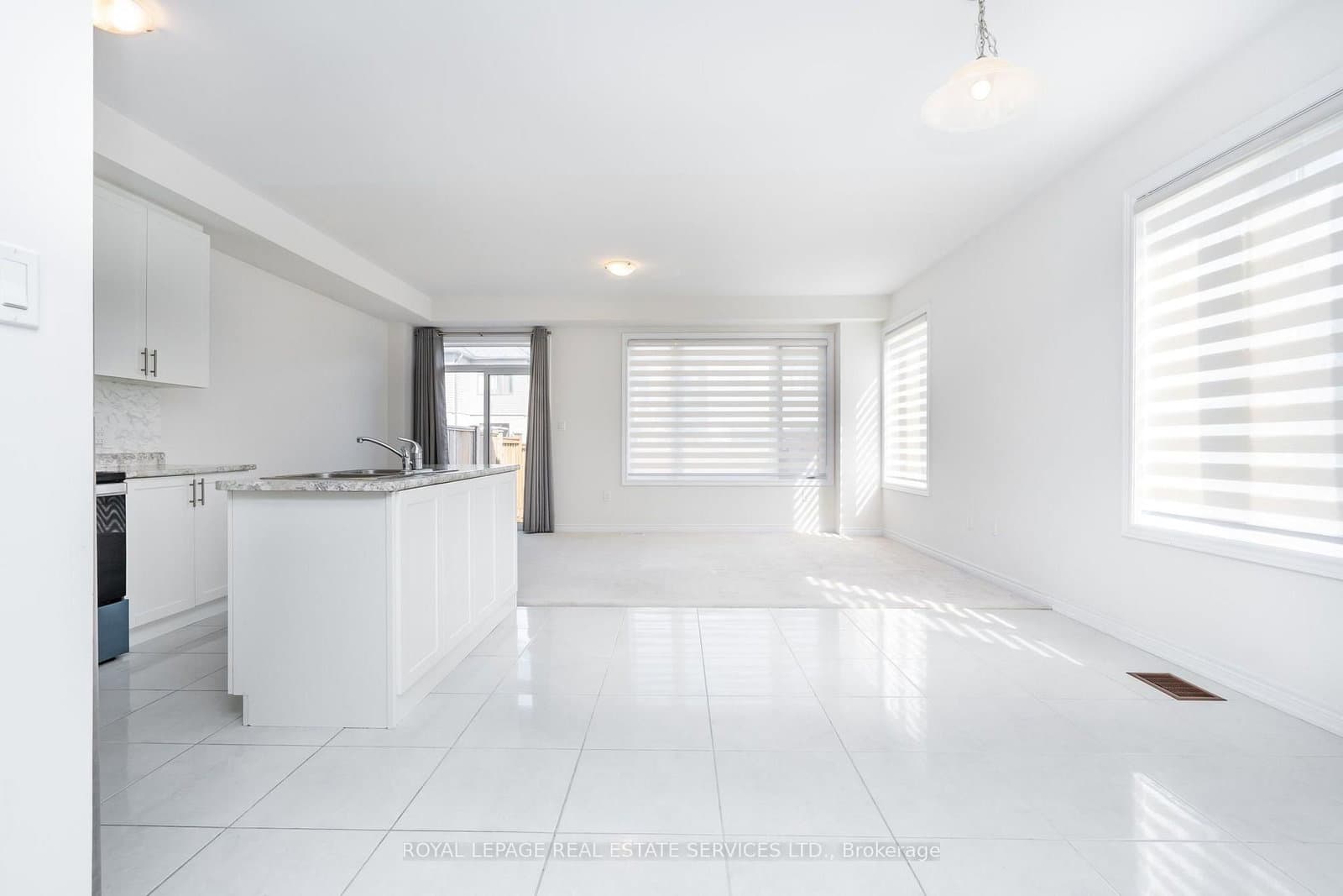 166 Deerpath Drive, Unit 72 thumbnail 10