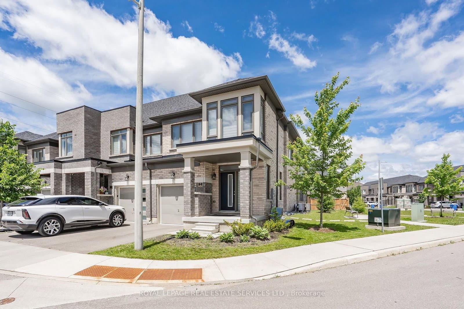 166 Deerpath Drive, Unit 72 thumbnail 2