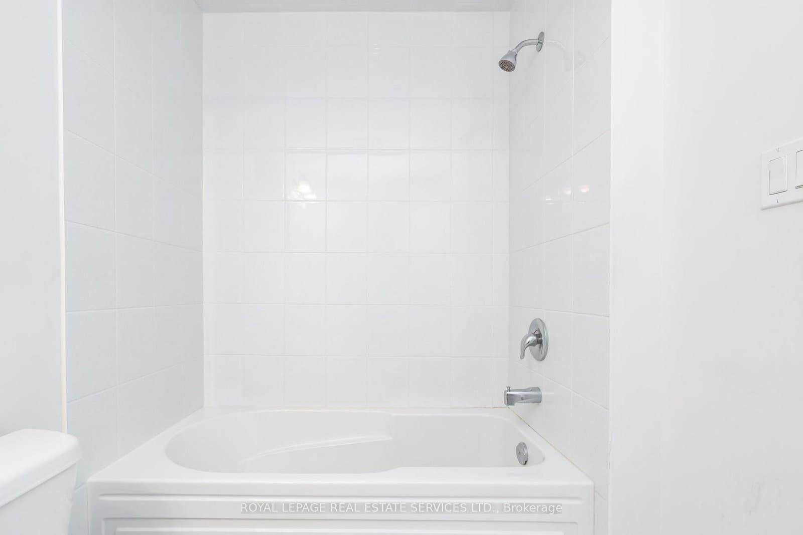 166 Deerpath Drive, Unit 72 thumbnail 25