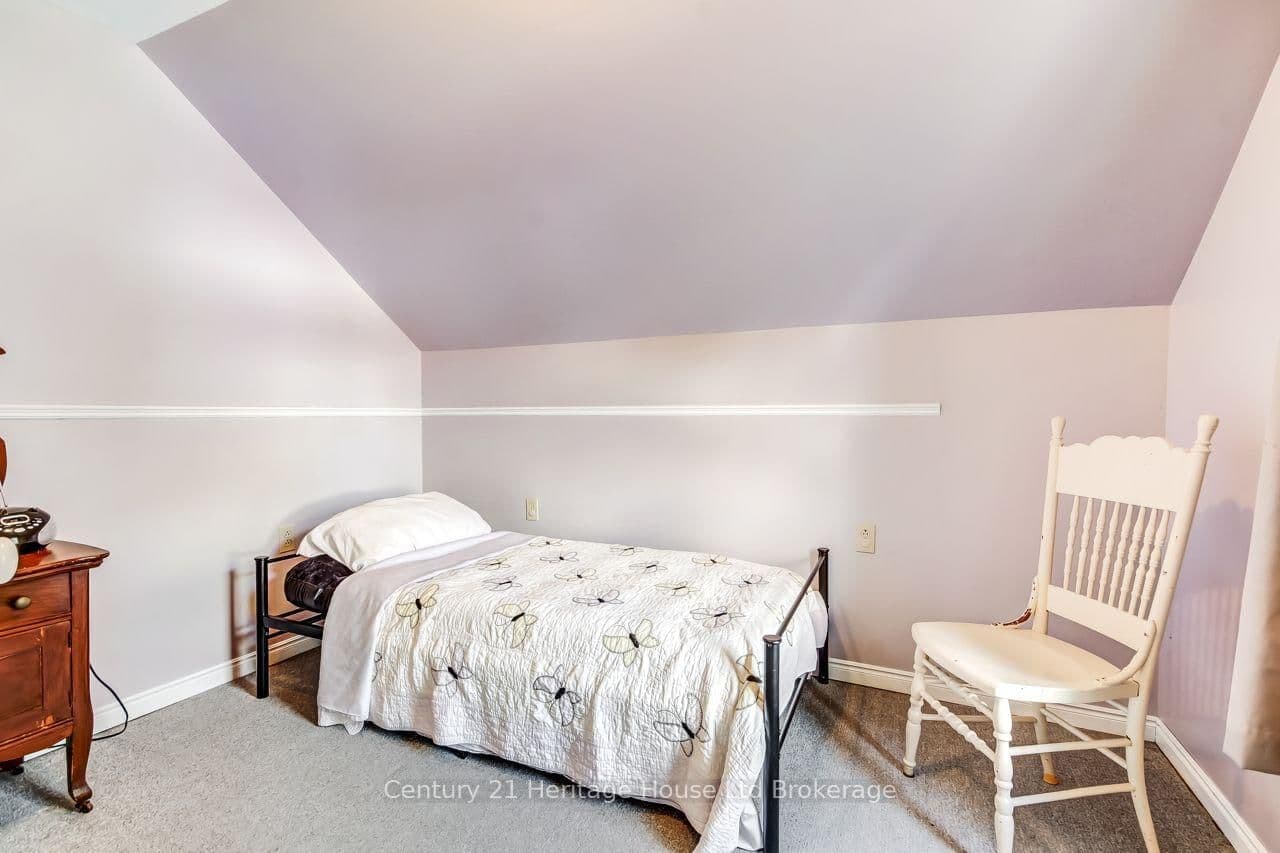 166 Dundas Street W thumbnail 11