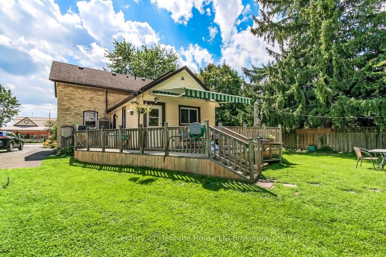 166 Dundas Street W thumbnail 16