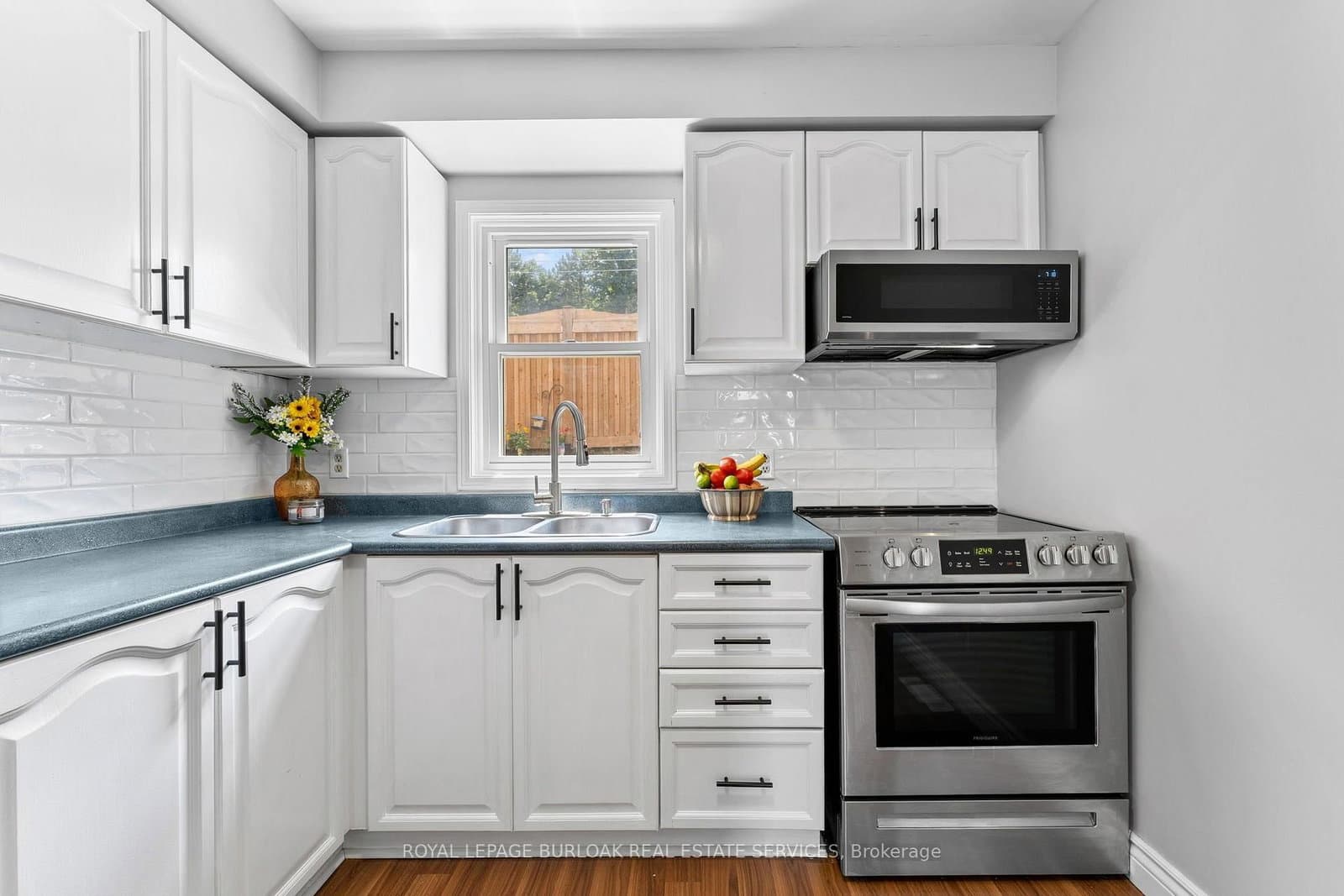465 Beechwood Place, Unit 12 thumbnail 17